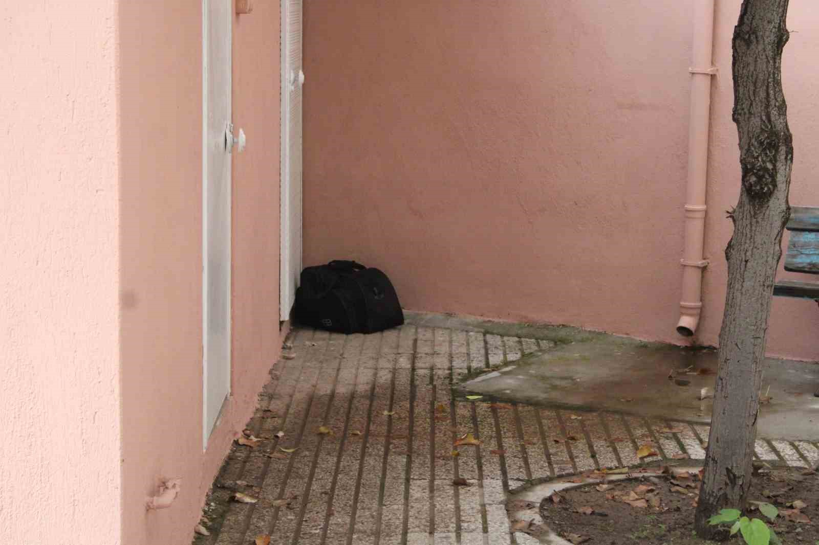 camii-avlusunda-supheli-canta-panigi-bWZq4lCv.jpg