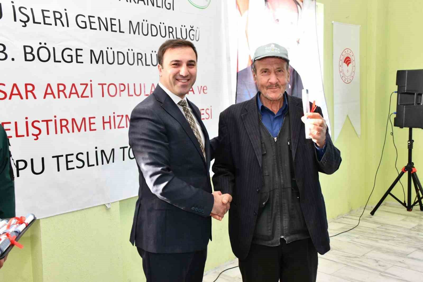 cavdarhisarda-arazi-toplulastirma-projesi-kapsaminda-tapu-teslim-toreni-duzenlendi-FTTLReFn.jpg