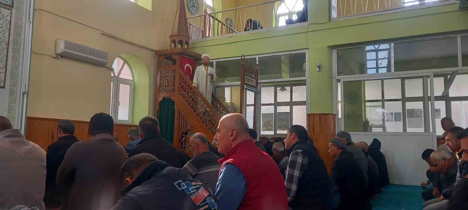 cuma-hutbesinde-yeni-yil-ve-kimlik-vurgusu-yapildi-pqgZavht.jpg