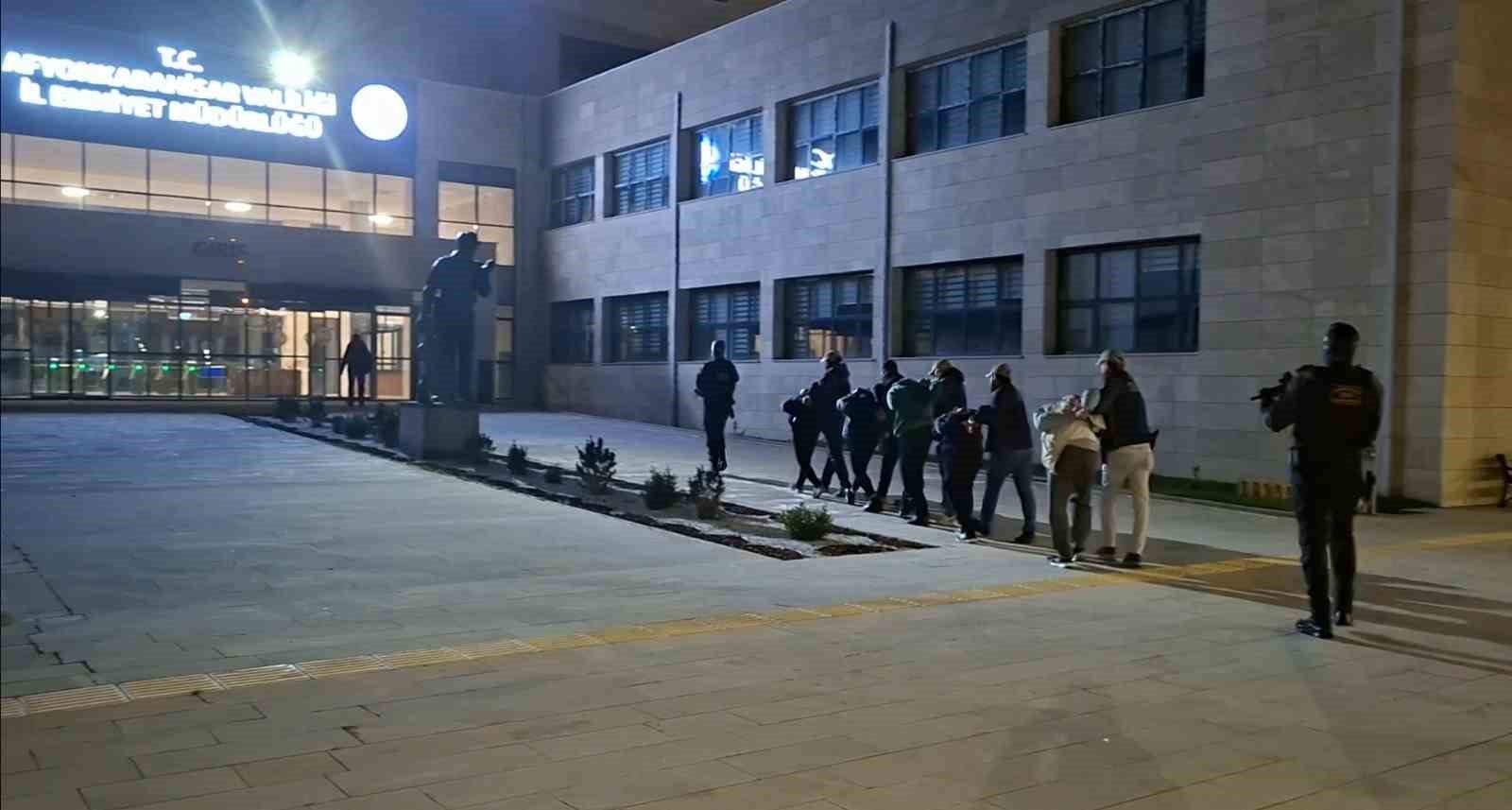 deasli-teroristler-yakalanmasalardi-yilbasi-gecesini-kana-bulayacaklardi-tCVySQNX.jpg