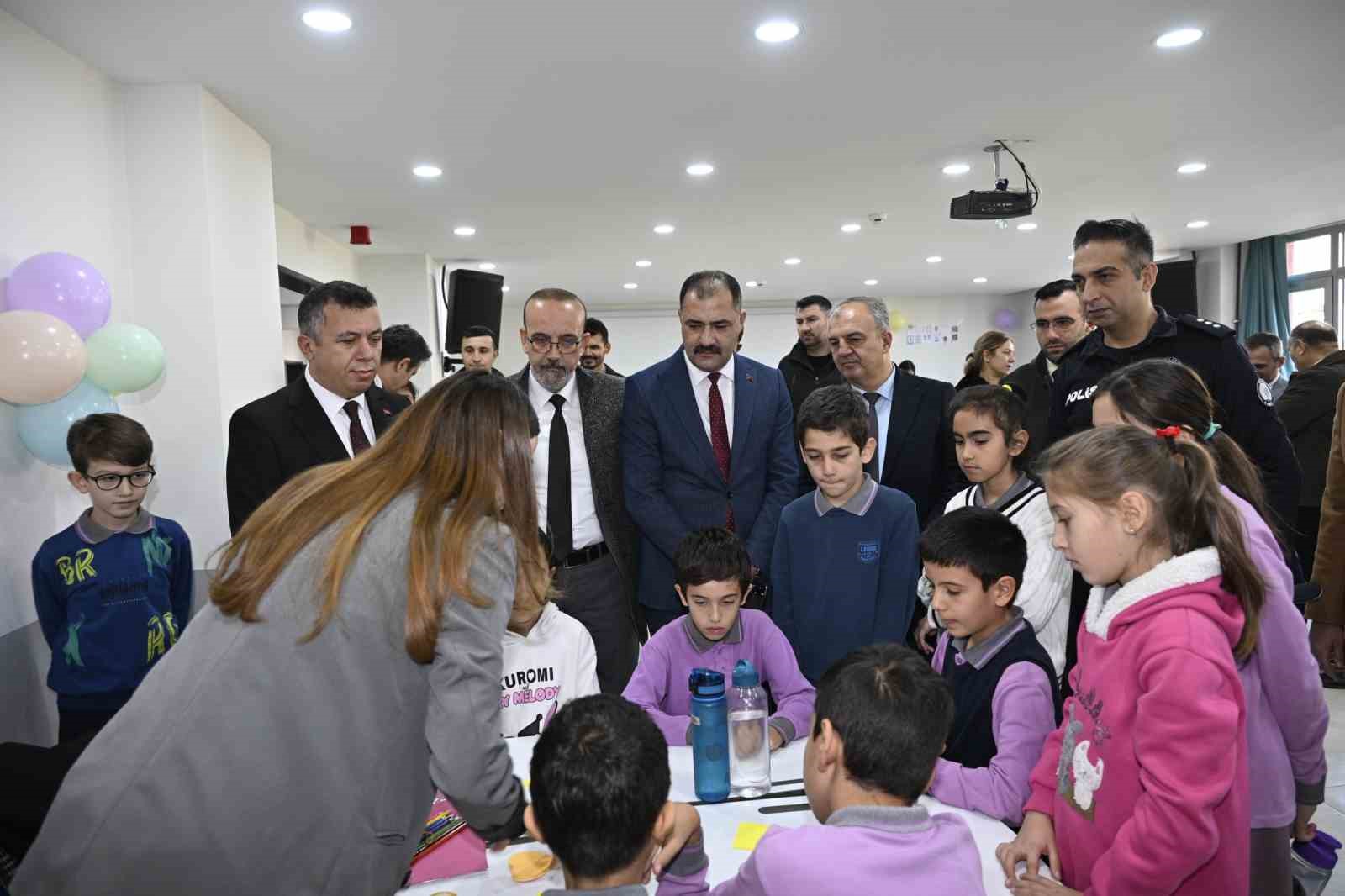 demircide-ogrenciler-insan-haklarini-atolyelerde-kesfetti-2gcIbgrJ.jpg