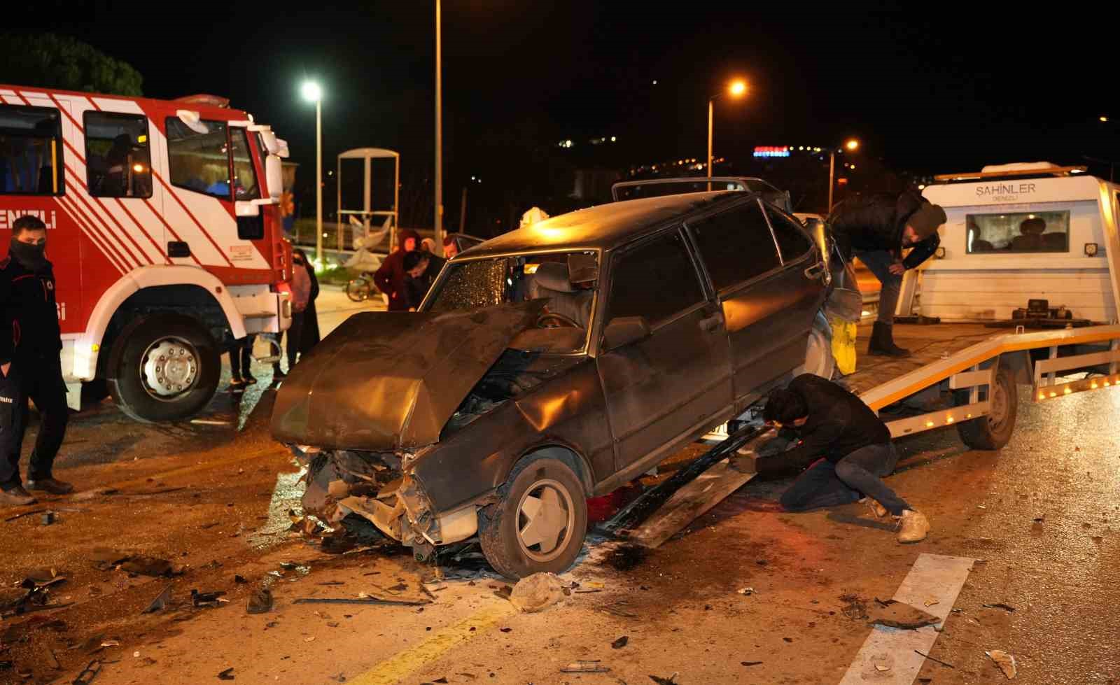 denizlide-5-aracli-zincirleme-trafik-kazasinda-yaralanan-surucu-kurtarilmadi-2IJuWMVy.jpg