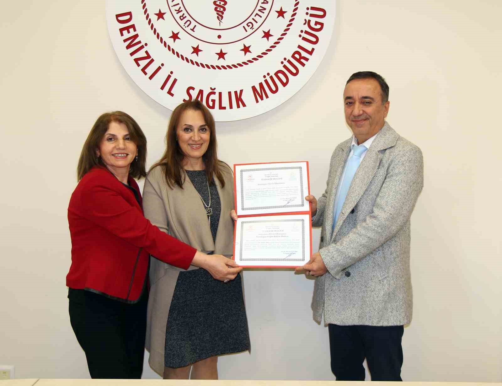 denizlide-bebek-dostu-hastanelere-tesekkur-belgeleri-verildi-nuN89mQ1.jpg