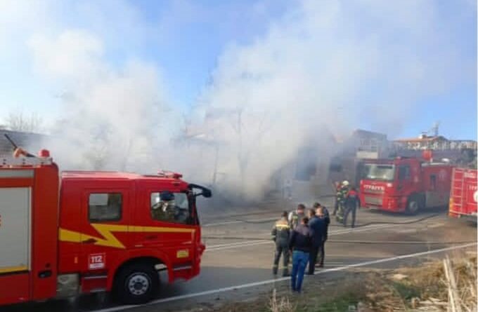 Denizli’de iş yerinde çıkan yangın korkuya neden oldu Denizli’de iş yerinde çıkan yangın korkuya neden oldu