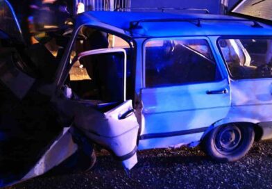 Direksiyon hakimiyeti kaybolan araç yoldan çıktı 4 yaralı