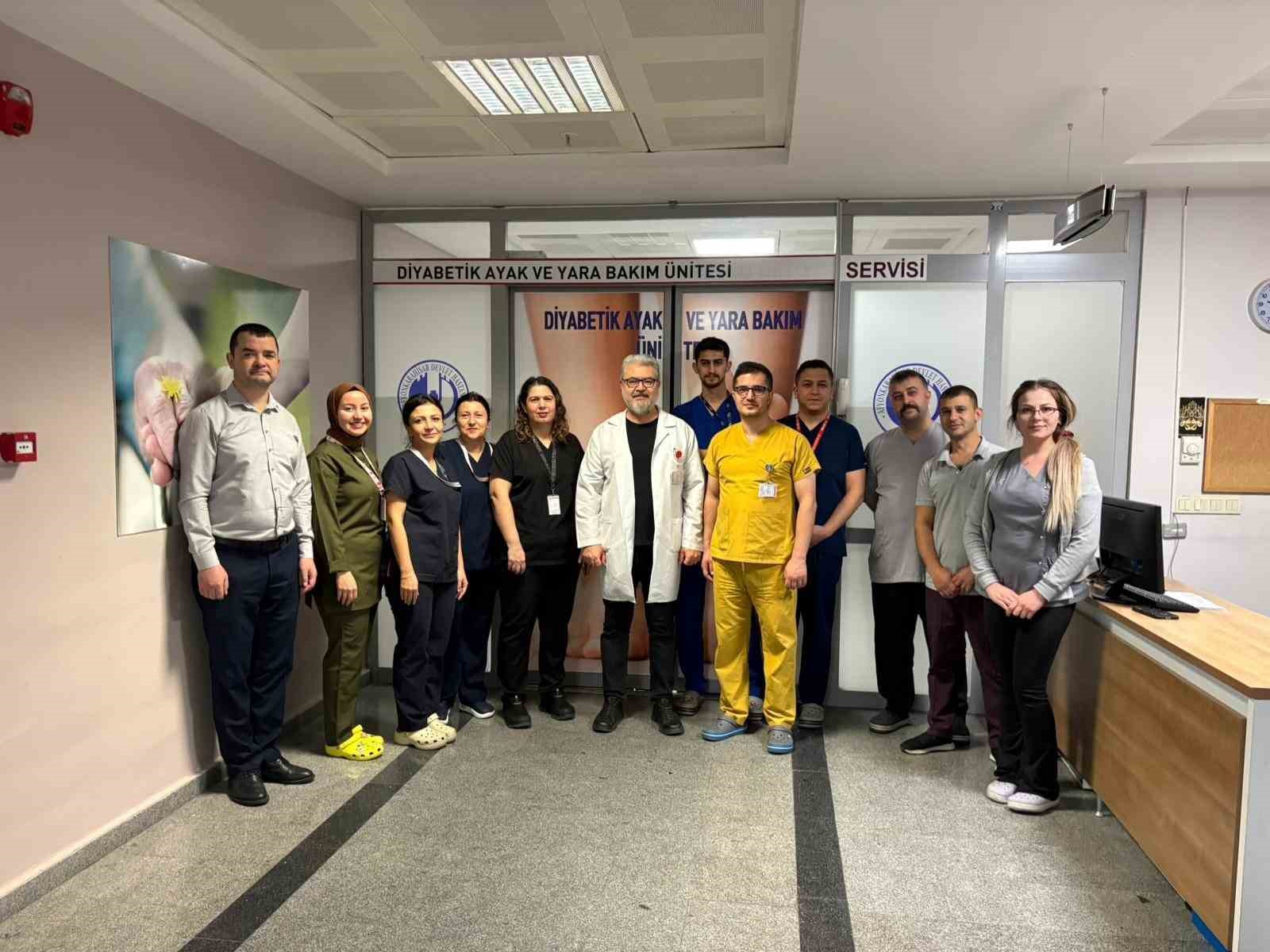 diyabetik-ayak-ve-yara-bakim-servisi-4-yildir-sifa-dagitiyor-VSHOUcqS.jpg