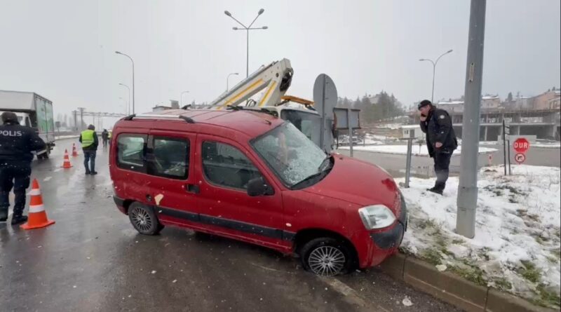 Domaniç’te trafik kazası: 4 yaralı