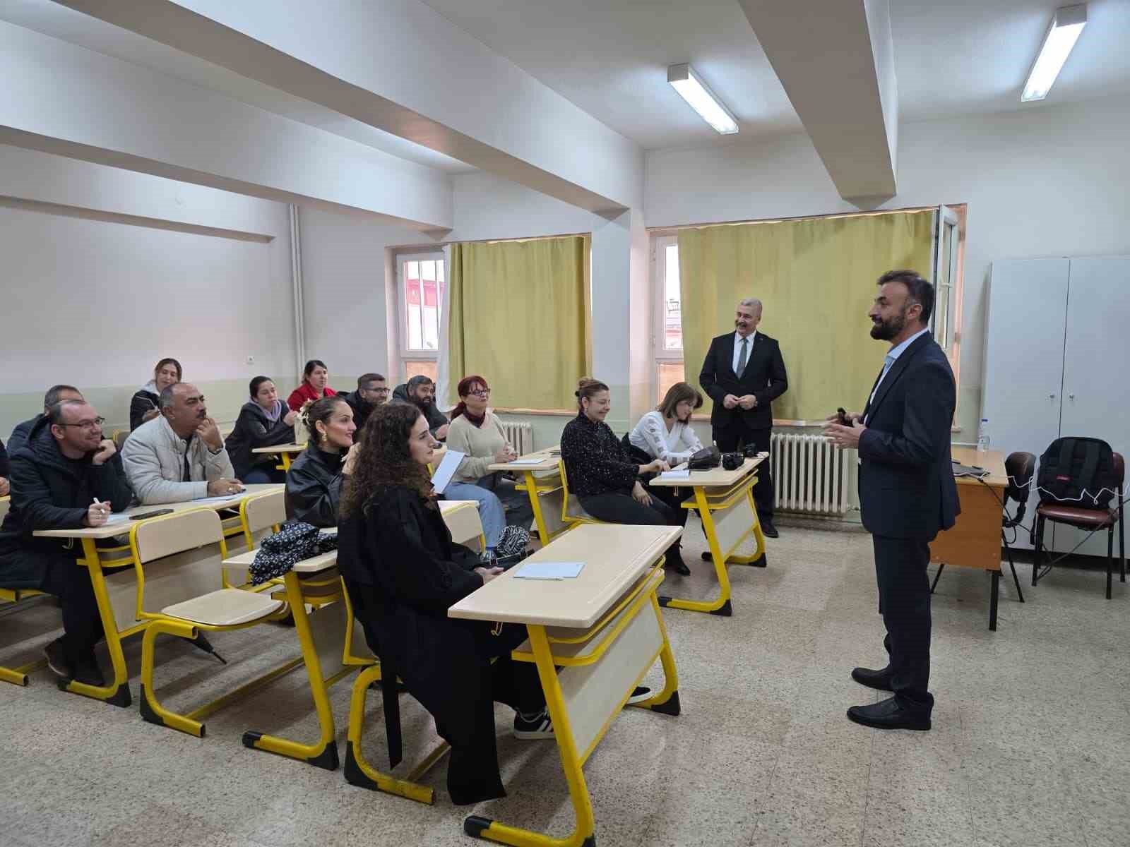 efelerde-ogretmenlere-topcunun-egitim-felsefesi-anlatildi-rDgZJvcs.jpg