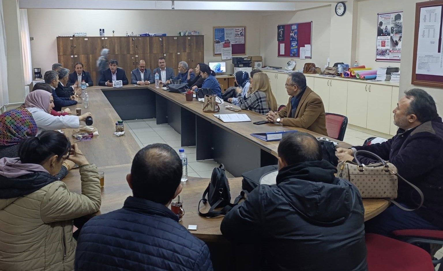 egitim-bir-sen-manisa-1-nolu-sube-alasehirde-egitim-paydaslariyla-bulustu-5P9W3pt6.jpg