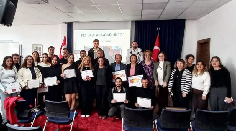 Eğitimleri tamamladılar, AFAD gönüllüsü oldular