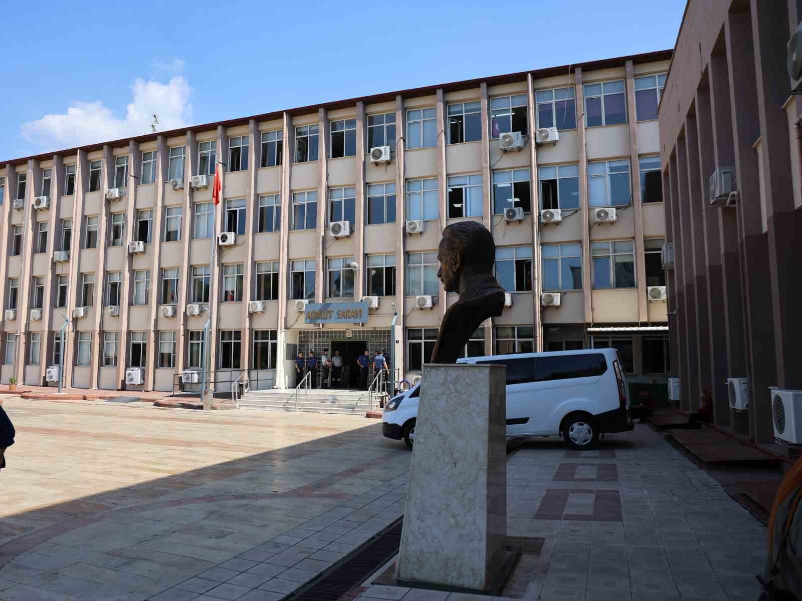 eglence-mekaninin-onunde-cikan-silahli-ve-bicakli-kavganin-suphelileri-adliyeye-sevk-edildi-ylQxKfbG.jpg