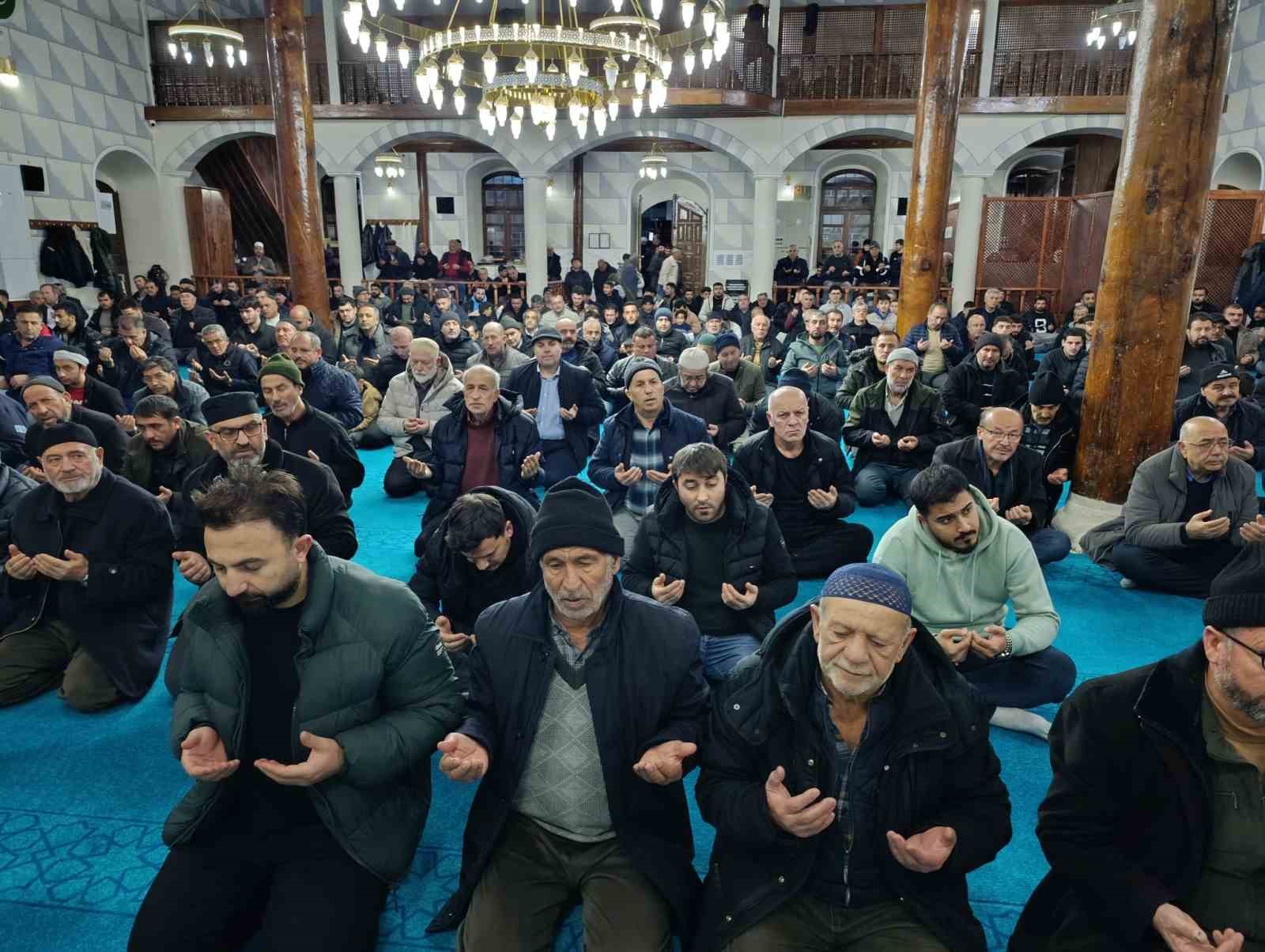 emirdag-carsi-camiinde-regaip-kandili-ozel-programi-gerceklestirildi-FdZlOqUf.jpg