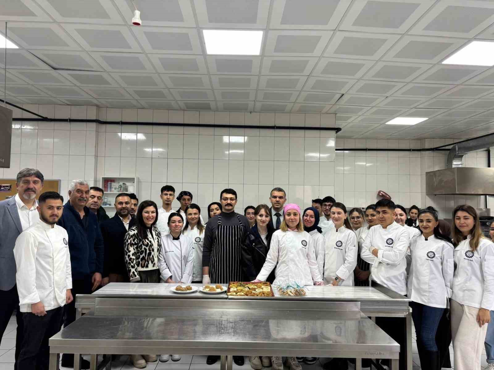 emirdag-kaymakami-yasin-akgul-kaymakam-mutfakta-etkinligine-katildi-bk3eRAP7.jpg