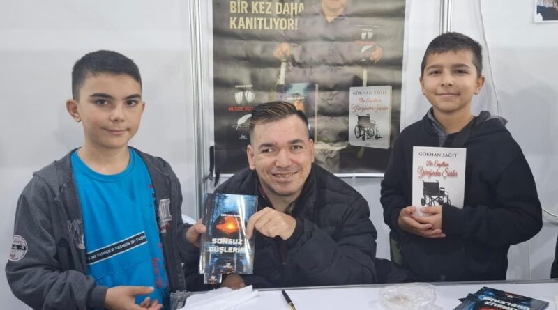 Engelsiz yazar okuyucularıyla bir araya geldi