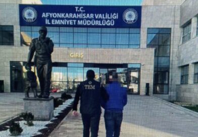 FETÖ’den hapis cezası ile aranan şahıs polis tarafından yakalandı FETÖ’den hapis cezası ile aranan şahıs polis tarafından yakalandı