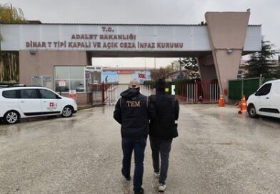 FETÖ’ye üye olmaktan aranan şahsı polis yakaladı
