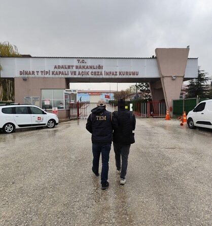 FETÖ’ye üye olmaktan aranan şahsı polis yakaladı