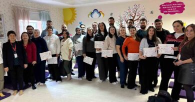 Gebe Okulu’nu tamamlayan anne adaylarına katılım belgesi