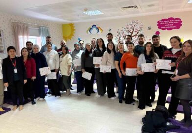 Gebe Okulu’nu tamamlayan anne adaylarına katılım belgesi