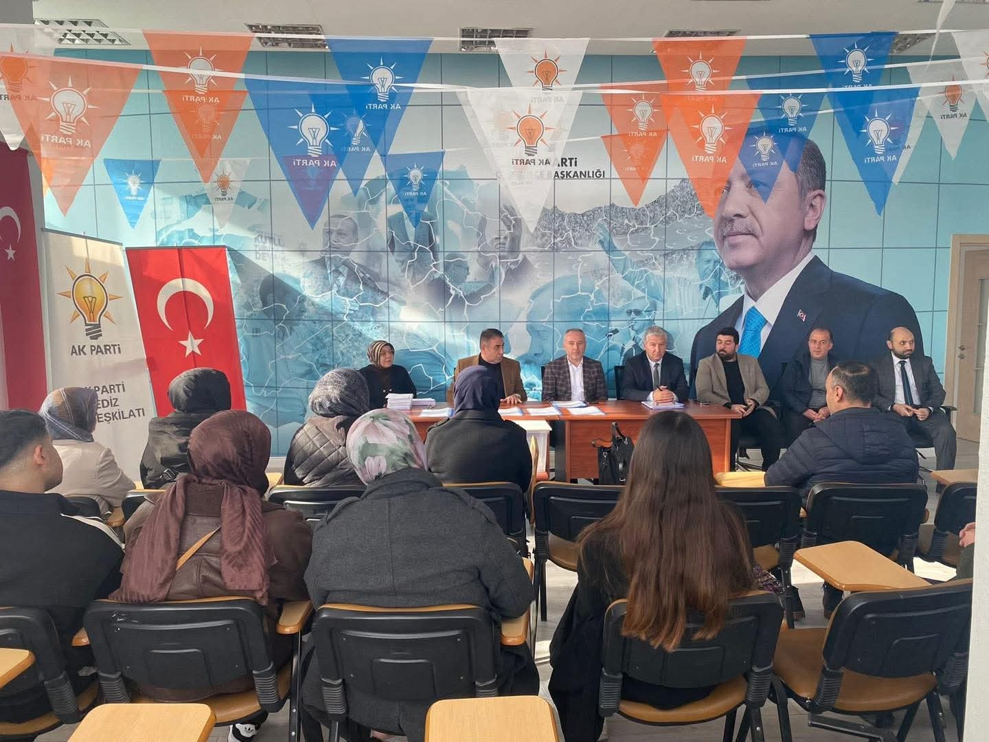 gediz-ak-partide-yeni-ilce-baskani-icin-temayul-yoklamasi-yapildi-53ngU6yU.jpg