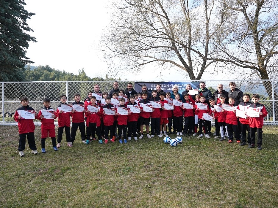 gelecegin-yildiz-futbolculari-icin-denizli-kampi-basladi-UnNXQkbX.jpg