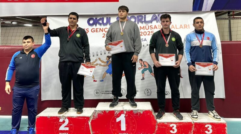 Genç güreşçiler Manisa’da mindere çıktı