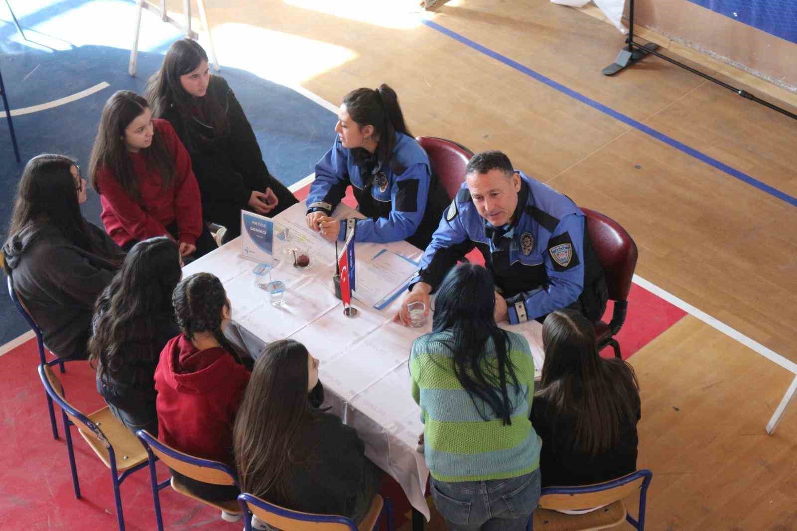 germencikte-liseli-gencler-polisligi-tanidi-KNQKfRC6.jpg