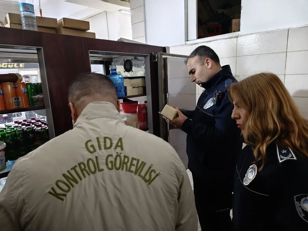 germencikteki-gida-isletmelerine-saglik-odakli-denetim-5IayULBd.jpg