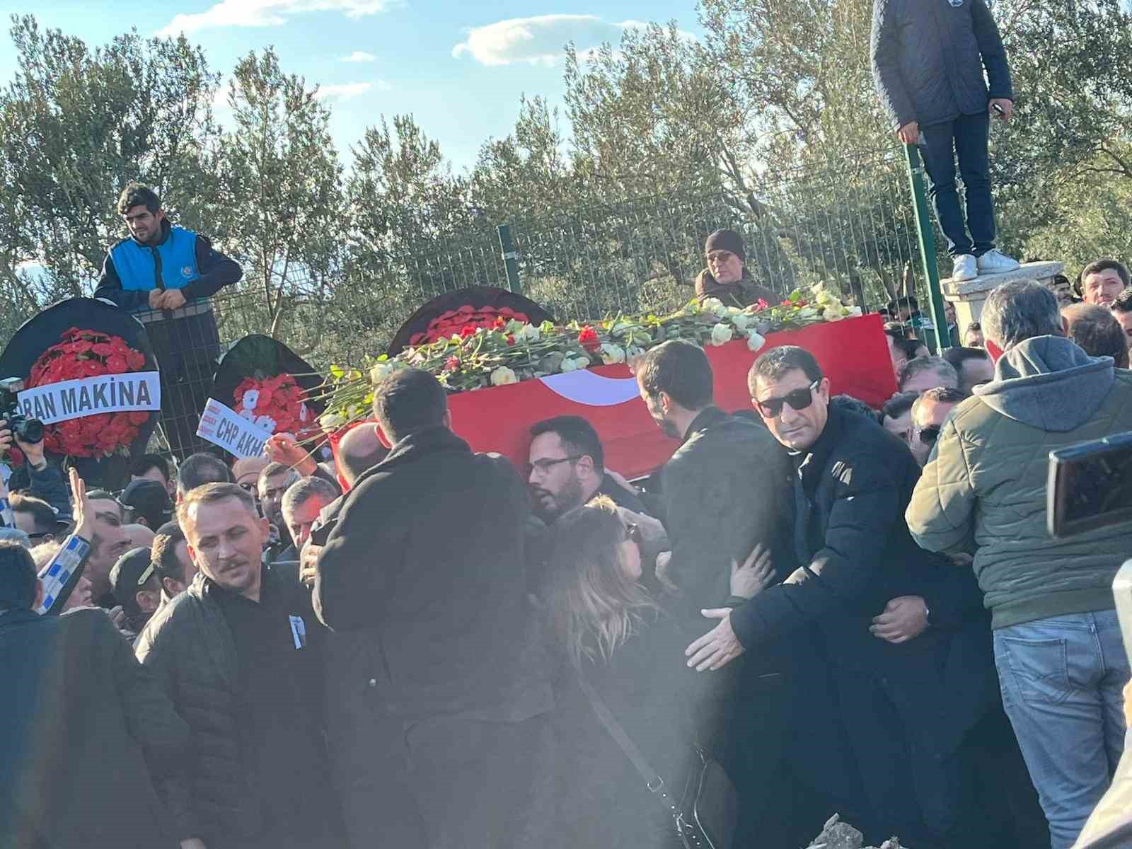 gulsah-durbay-gozyaslariyla-defnedildi-aC4OizIF.jpg