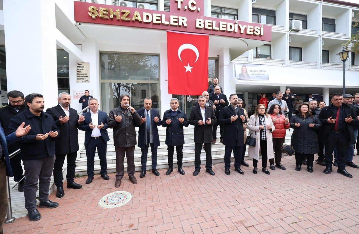 gulsah-durbay-icin-kentin-dort-bir-yaninda-lokma-hayri-yapildi-YE239XKX.jpg