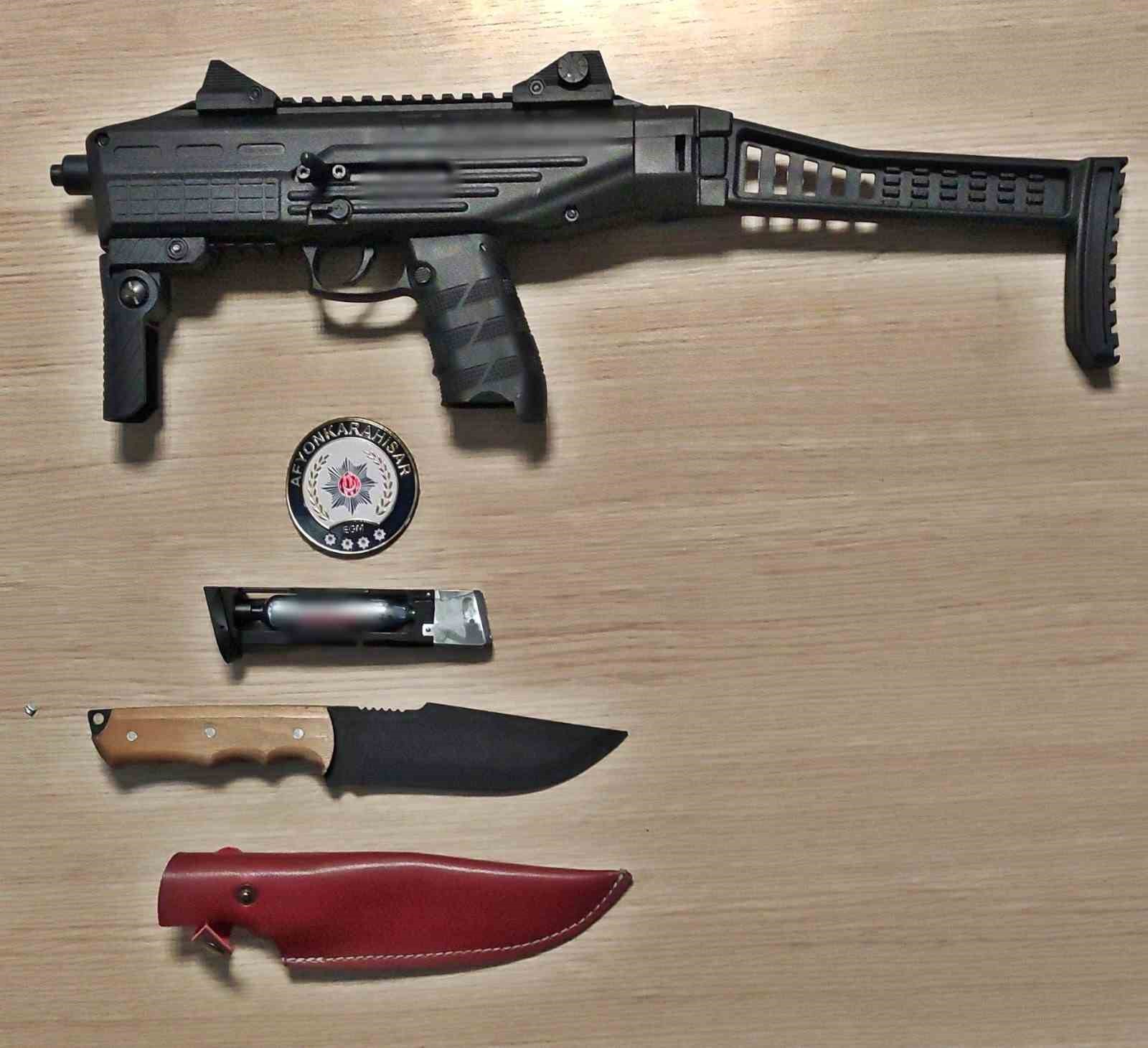 hapis-cezasiyla-aranan-20-kisi-yakalandi-SSm1qbiJ.jpg