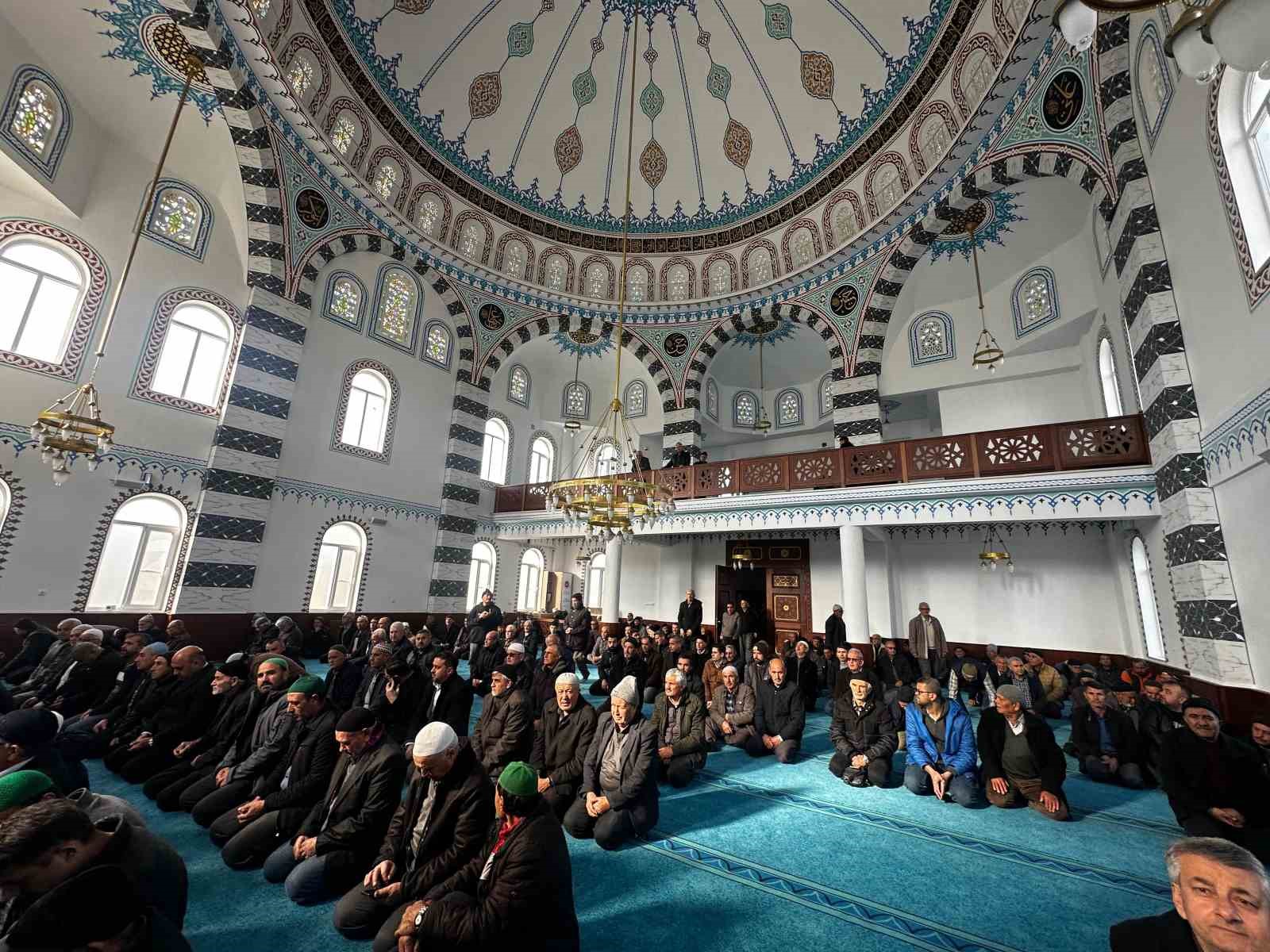 hayber-camii-ibadete-acildi-lfFPLNcR.jpg