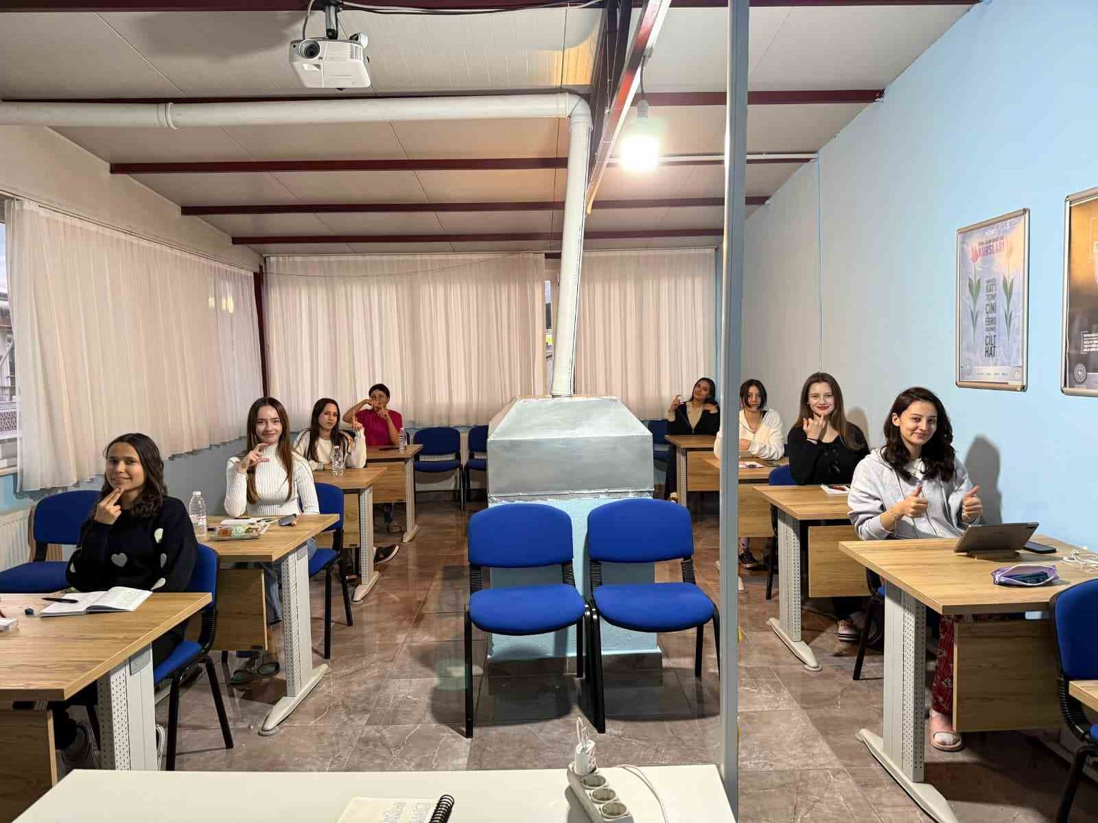 hem-konakliyorlar-hem-acilan-kurslarla-kendilerini-gelistiriyorlar-PgNuarf5.jpg