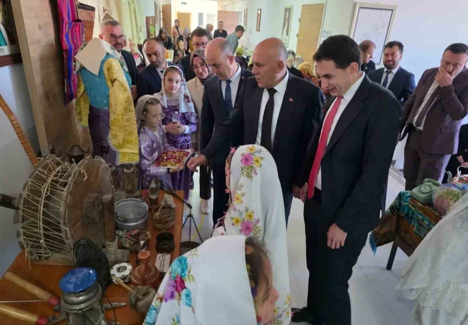 hisarcikta-miniklere-yerli-mali-kullaniminin-ulke-ekonomisine-katkilari-anlatildi-MHhHaezv.jpg