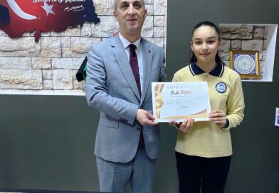 Hisarcık’ta şiir yarışmasında il birincisi olan öğrenci ödüllendirildi