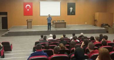 Hisarcık’ta söyleşi ve kitap tahlili programı düzenlendi