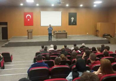 Hisarcık’ta söyleşi ve kitap tahlili programı düzenlendi