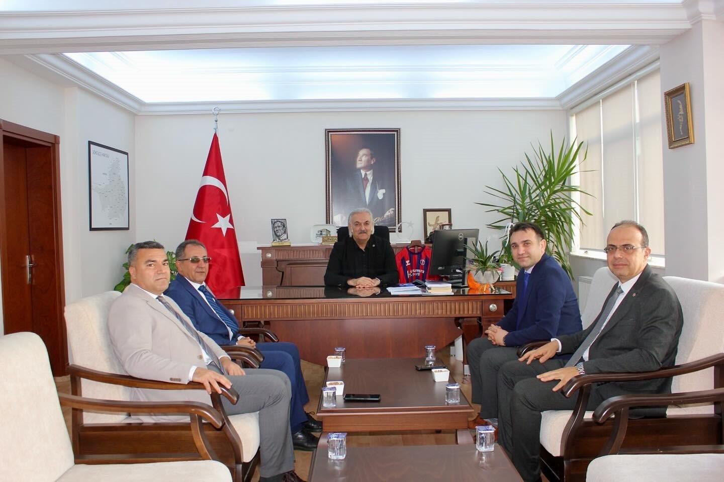 il-milli-egitim-muduru-yigit-soke-kaymakami-akca-ile-bir-araya-geldi-MK4rc3L1.jpg