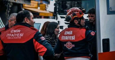 İş hanını alevler sardı, itfaiye 12 kişiyi kurtardı İş hanını alevler sardı, itfaiye 12 kişiyi kurtardı