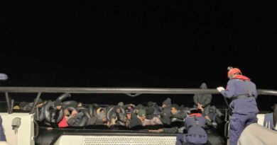 İzmir açıklarında göçmen mesaisi: 44 yakalama, 18 kurtarma