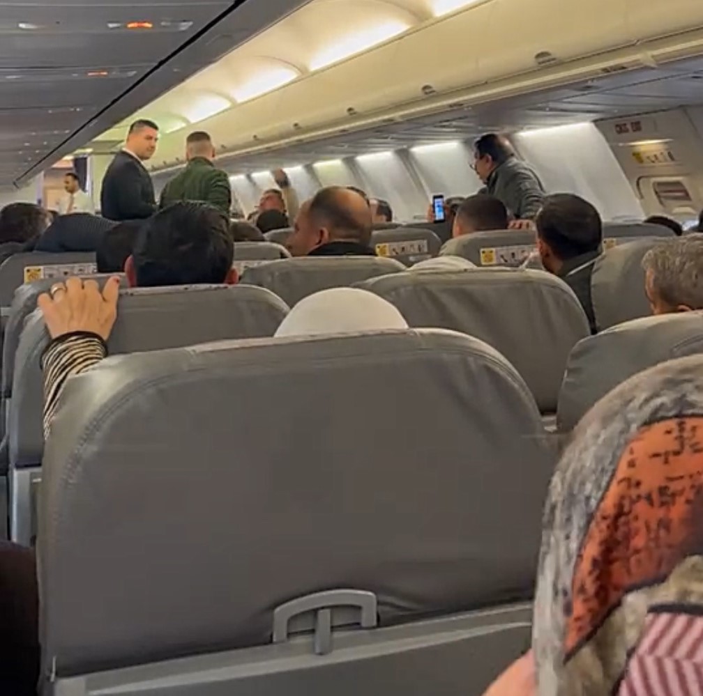izmir-diyarbakir-ucusu-12-saatlik-eziyete-donustu-tPLNShQz.jpg