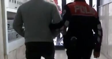 İzmir’de 143 aranan şahıs yakalandı İzmir’de 143 aranan şahıs yakalandı