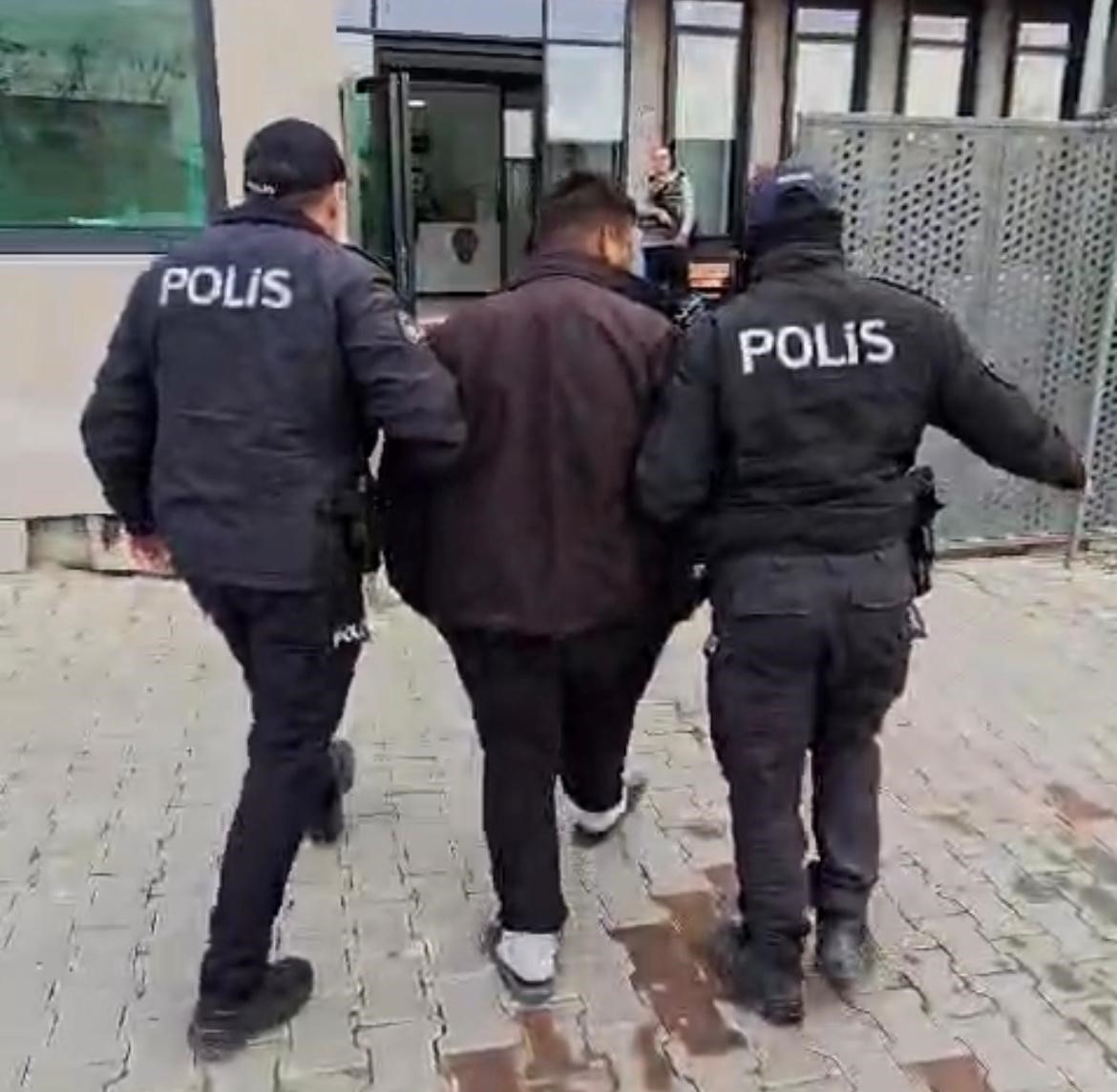 izmirde-52-yil-hapisle-aranan-hukumlu-yakalandi-JJrYtXuv.jpg