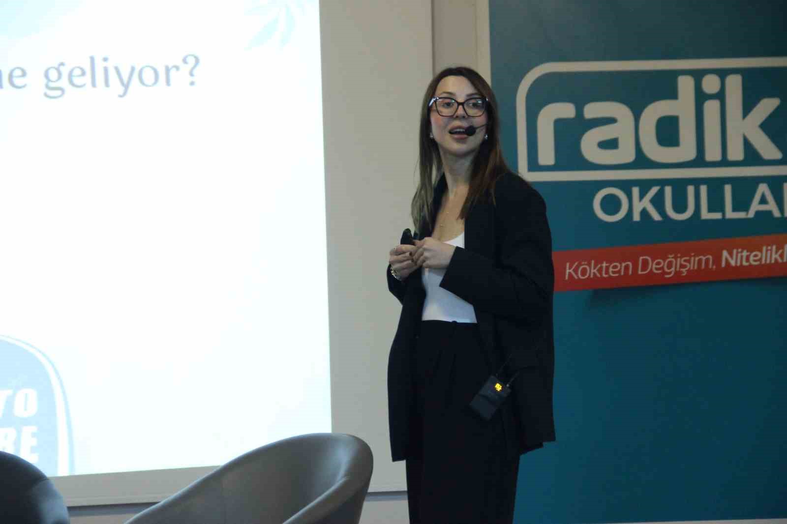 izmirde-dev-psikoloji-zirvesi-gencler-gelecege-radikal-bir-bakis-atti-2R8xRm3Q.jpg