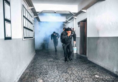 İzmir’de, itfaiyeden polis okulunda yangın tatbikatı İzmir’de, itfaiyeden polis okulunda yangın tatbikatı