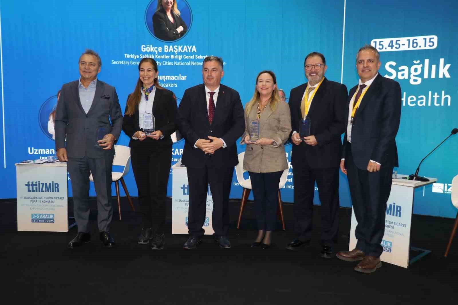 izmirde-saglik-turizmi-icin-birlik-olma-cagrisi-hH83acdy.jpg