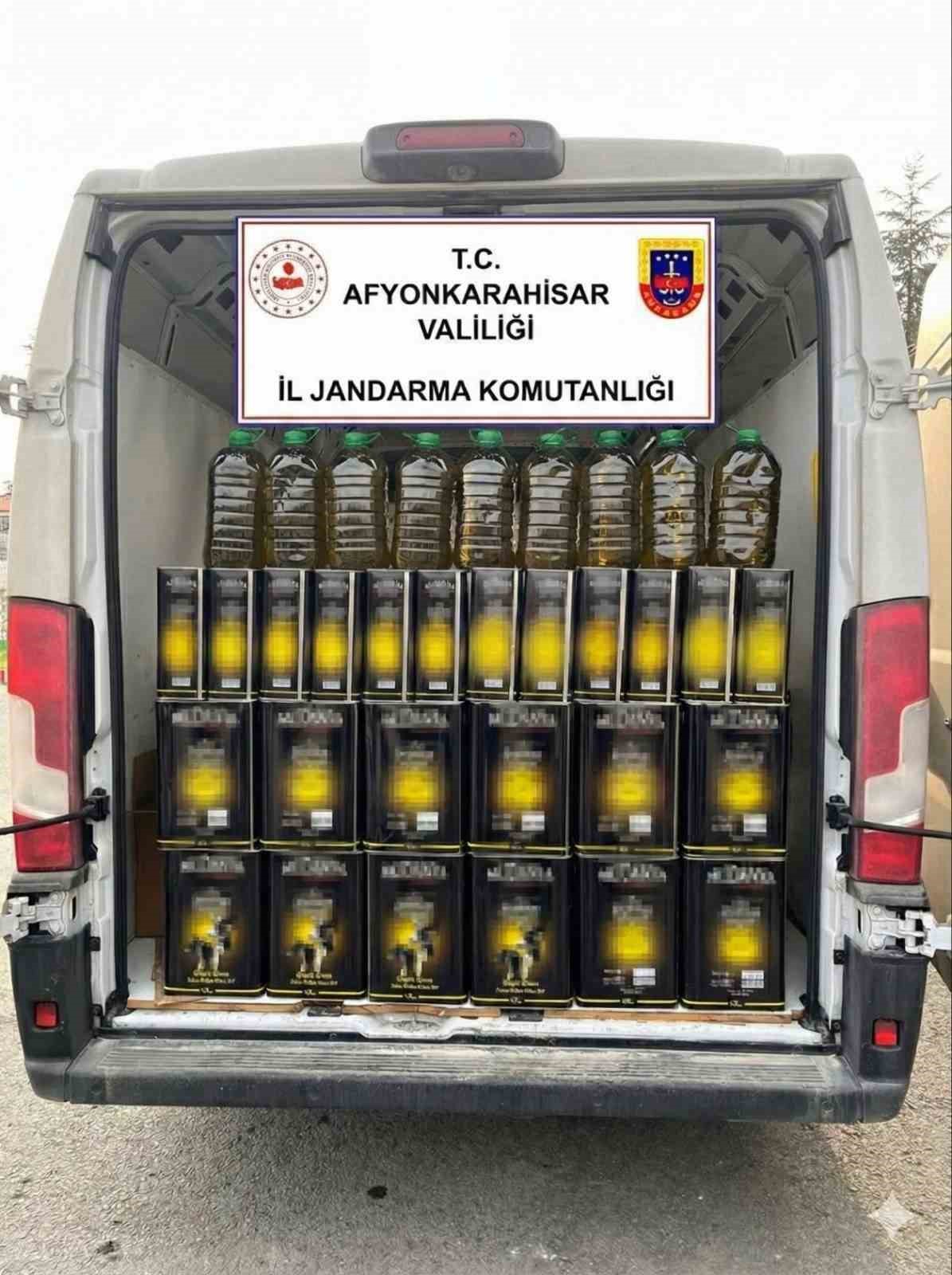 jandarma-655-litre-sahte-zeytinyagi-ele-gecirdi-Mq1Jl9g7.jpg
