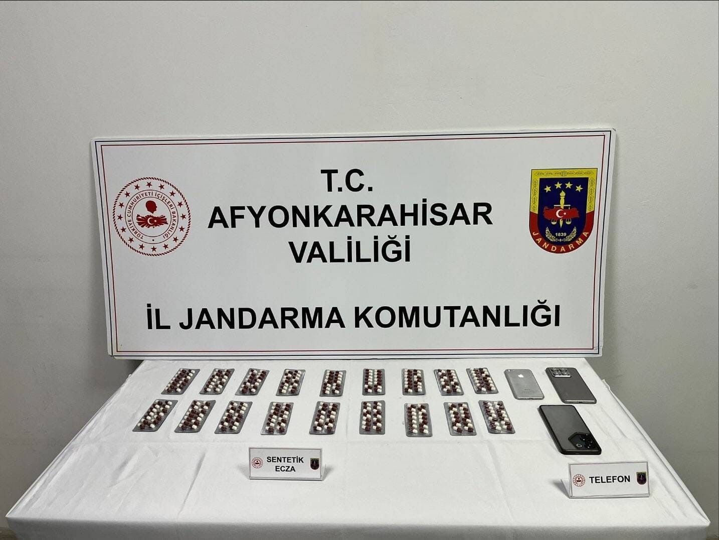 jandarmadan-uyusturucu-operasyonu-3-gozalti-mkXTPT9W.jpg