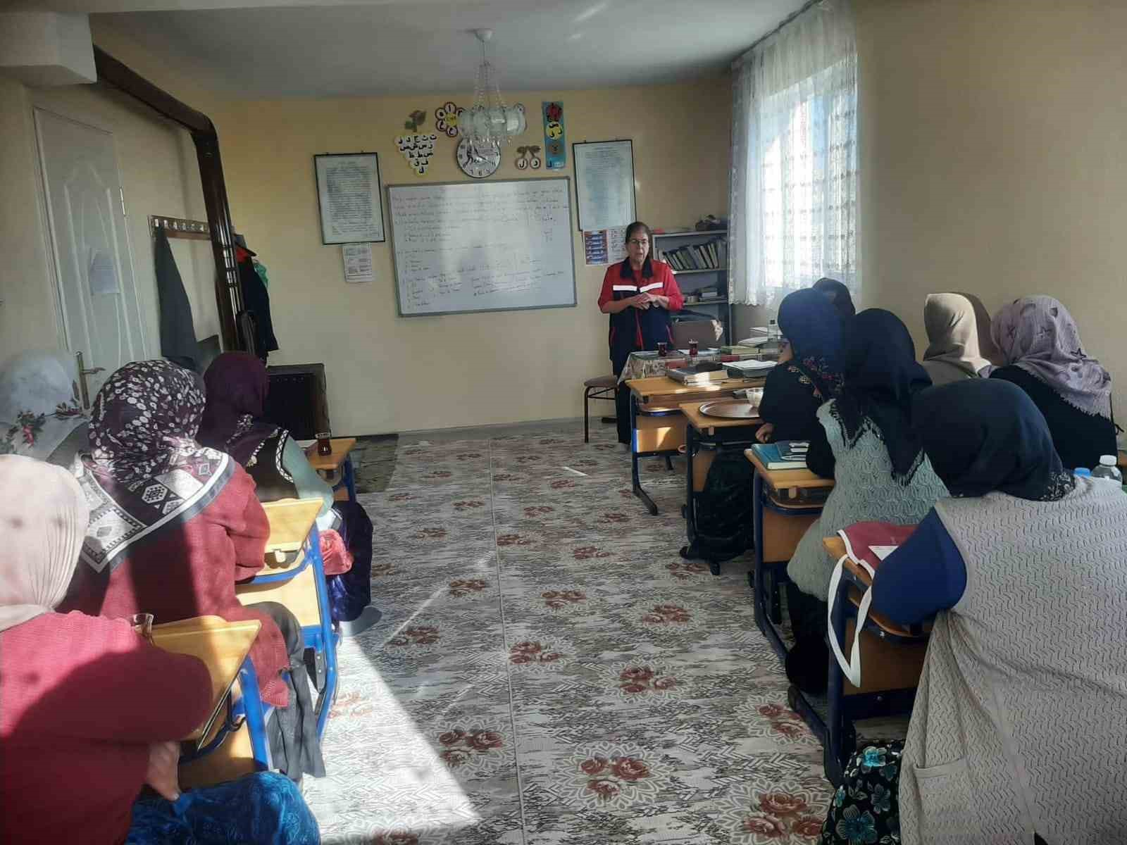 kadin-ciftcilere-yonelik-egitimler-suruyor-5a1OXxdA.jpg