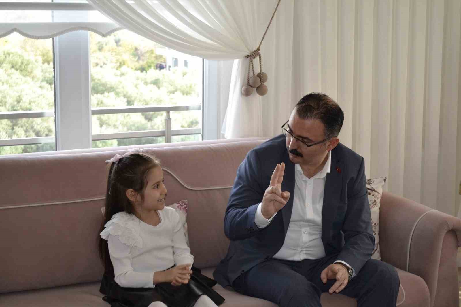 kaymakam-ates-ogrencilerin-misafiri-oldu-q1yb2VMH.jpg